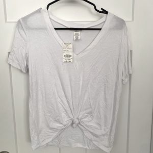 Women’s front tie white tshirt NWT size small